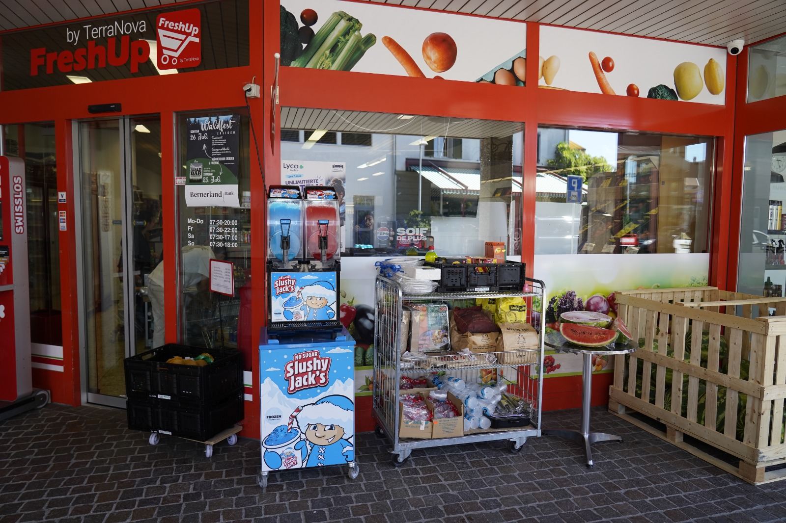 FreshUp by TerraNova – Ladenfront an der Bahnhofstrasse